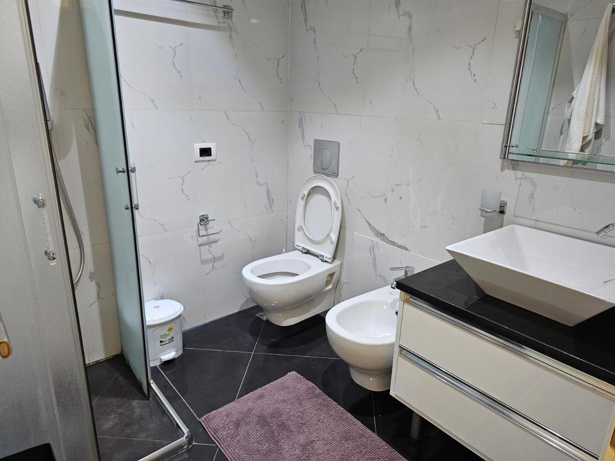 Tirana Central Exclusive Luaran gambar