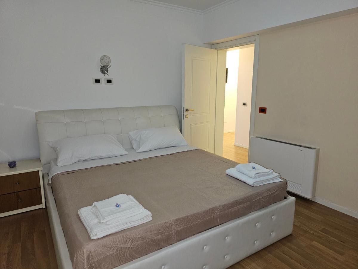 Tirana Central Exclusive Luaran gambar