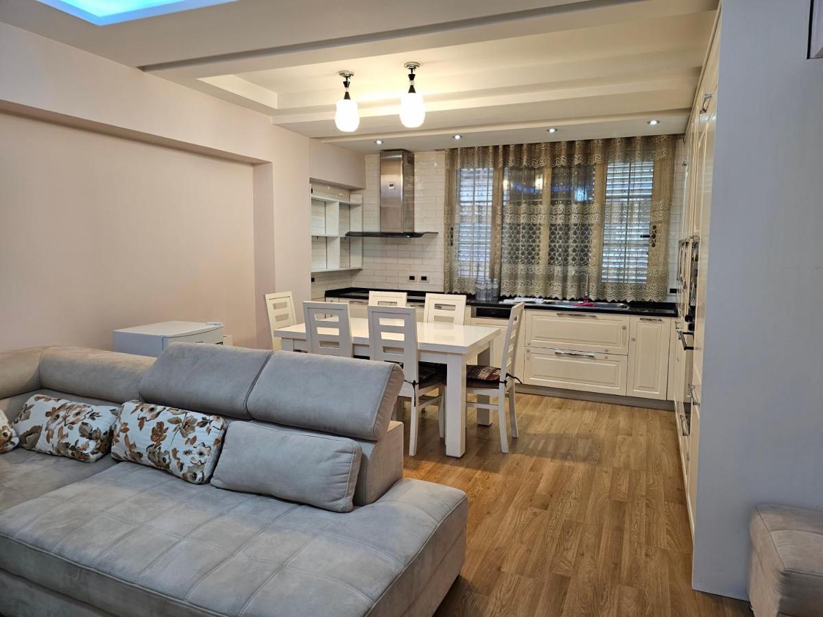 Tirana Central Exclusive Luaran gambar