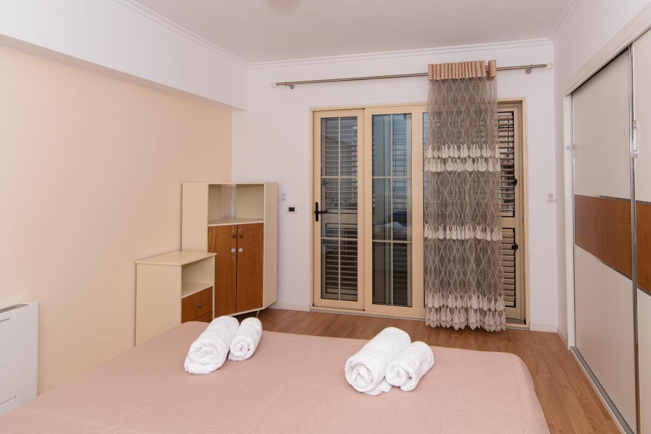 Tirana Central Exclusive Luaran gambar