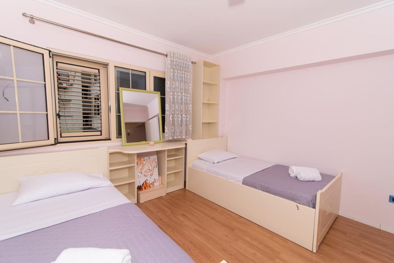 Tirana Central Exclusive Luaran gambar